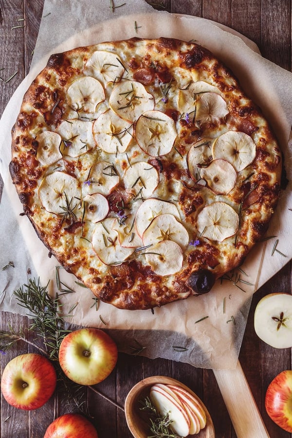 Rosemary Pizza with Bacon and Apple