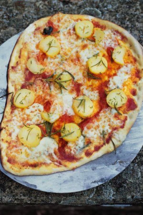 Rosemary Pizza with Mozzarella, and Thyme