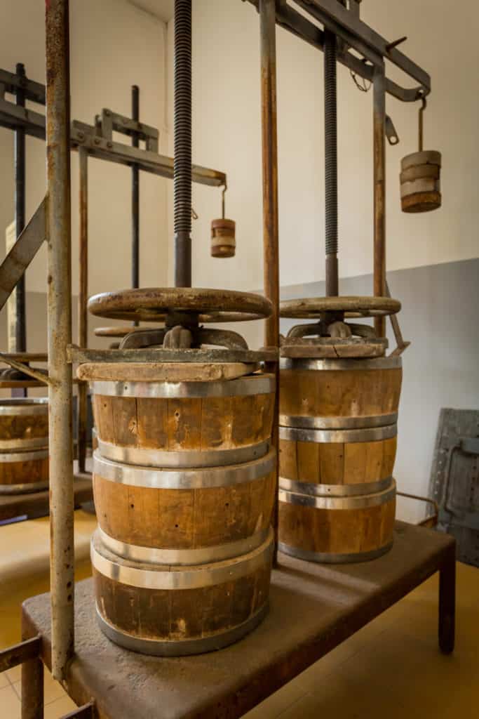 19 Easy Homemade Cheese Press Plans