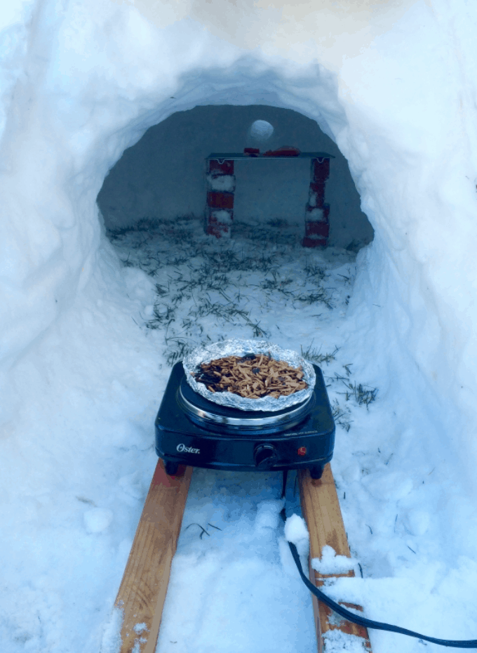 Ahumar en frío en un iglú (cueva de nieve)