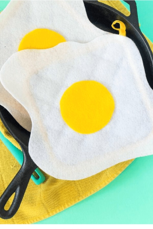 DIY No-Sew Fried Egg Mitts