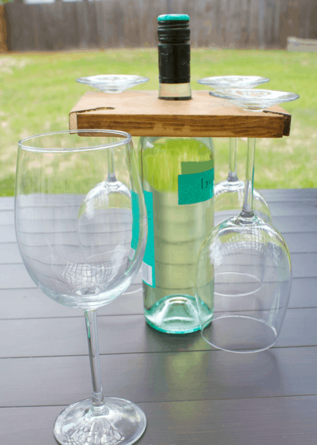 How to Make a DIY Holder for a Wine Bottle and Glasses