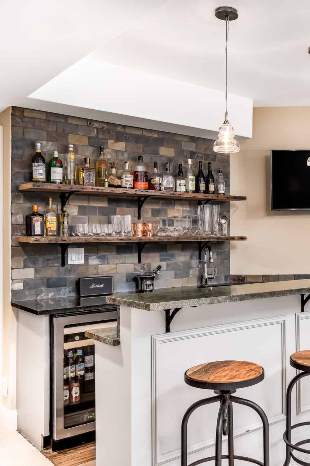 17 Homemade Basement Bar Plans You Can Build Easily