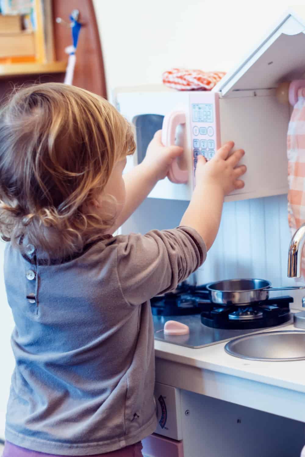 18 Homemade Kids’ Kitchen Plans You Can DIY Easily
