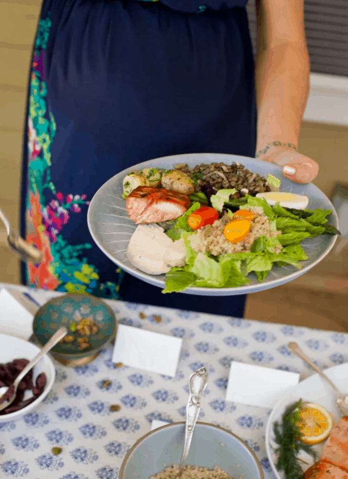 4 Tips for Setting Up a Salad Bar Buffet for a Party