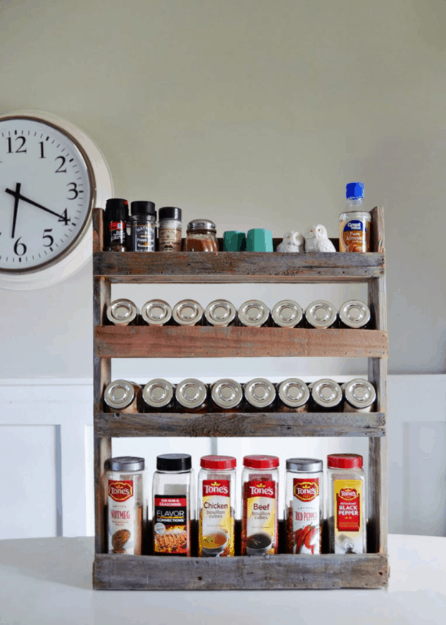 DIY Pallet Spice Rack