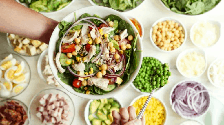 How to Build the Ultimate Salad Bar