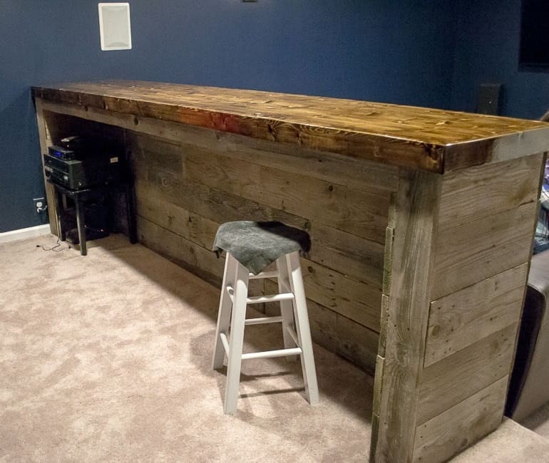 17 Easy Homemade Pallet Bar Plans