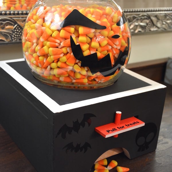 SPOOKY DIY CANDY DISPENSER FOR HALLOWEEN