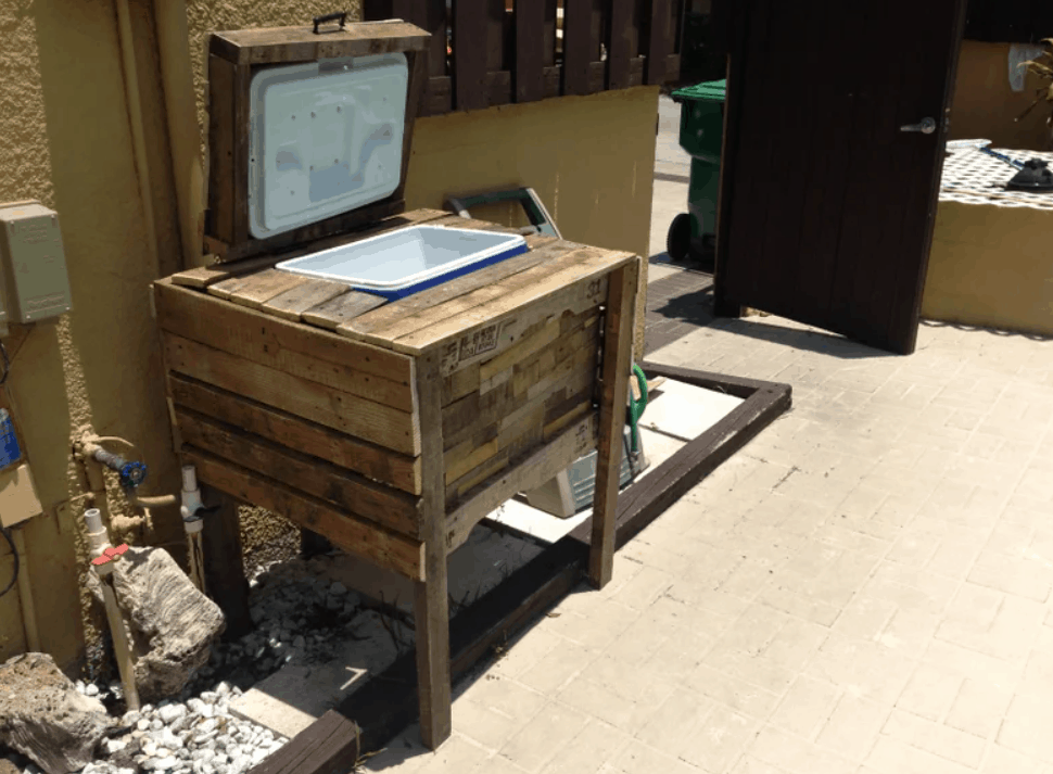 Vintage Ice Chest from Wood Pallets