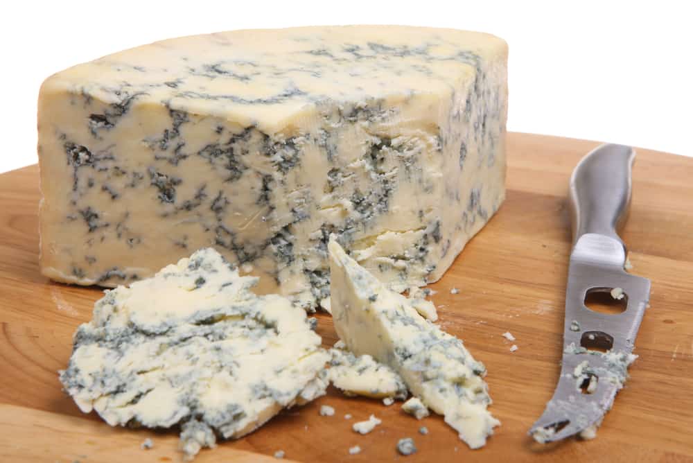 The Risks of Consuming Expired Blue Cheese